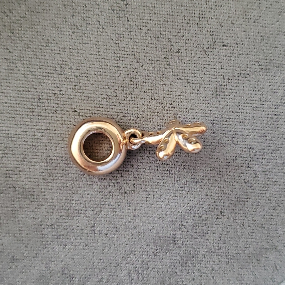 Pandora Dazzling Daisy dangle charm - Picture 3 of 6